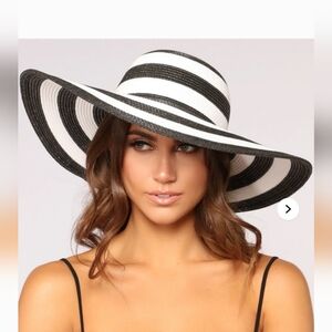 EUC A new day Black and White Striped Wide Brim Sun Hat. Worn A Few Times.
